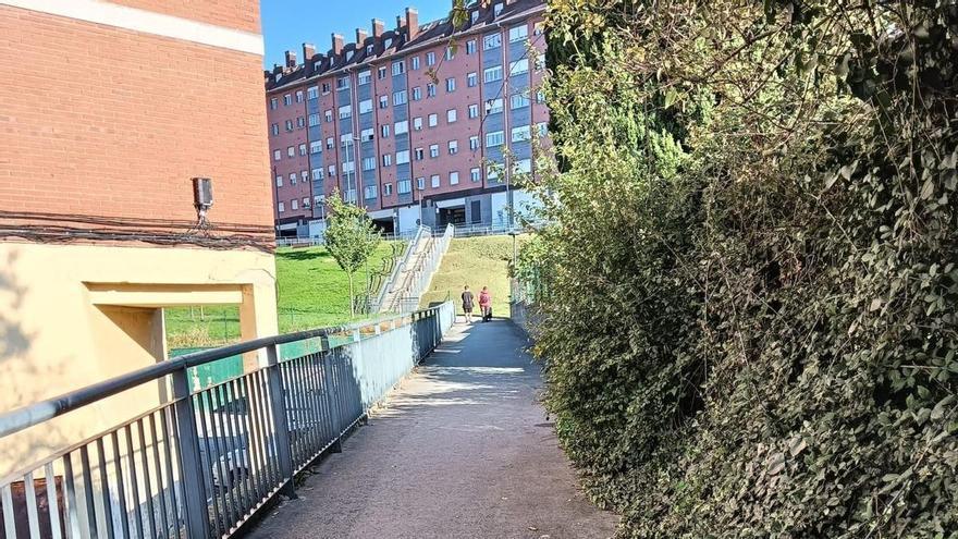Los vecinos de la calle Antonio Bascarán, en Oviedo, piden accesos de “este siglo”