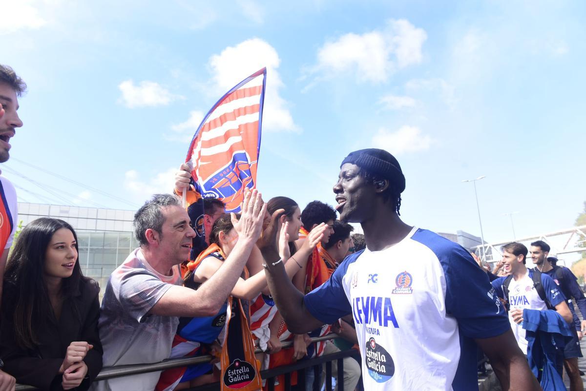 Recibimiento al Leyma antes de la final por el ascenso ante Estudiantes