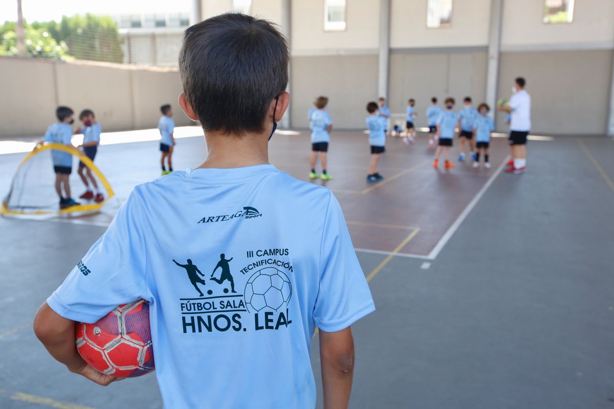 Campus de Futbol Sala en Salesianos dirigido por los hermanos Leal