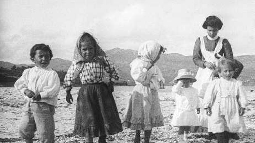 Niños de Moaña en O Con en 1908.  // F.Cantero