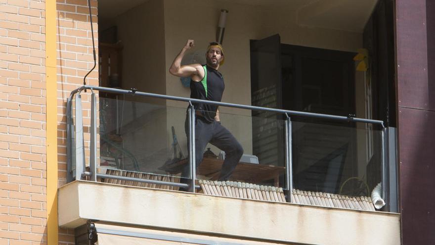 Zumba desde los balcones contra  el sedentarismo