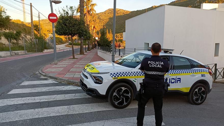 Detenido en Doña Mencía por intentar agredir a dos policías con una pequeña hacha