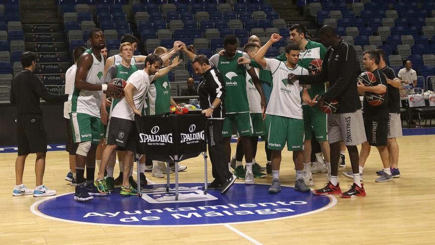 La plantilla del Unicaja, al finalizar un entrenamiento de esta semana.