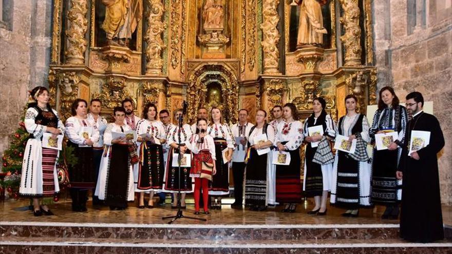 La iglesia parroquial disfruta de un festival de villancicos rumanos