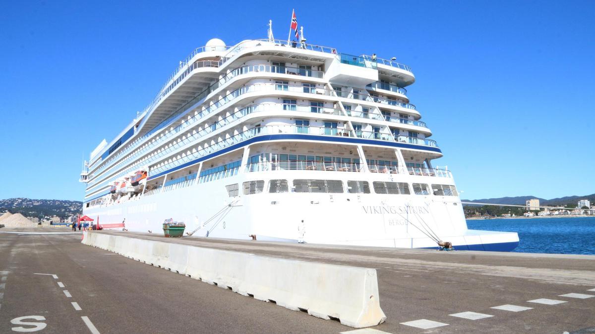 Vídeo: El port de Palamós rep el primer creuer de la temporada a la Costa Brava, que portarà 53.000 passatgers i 61 escales