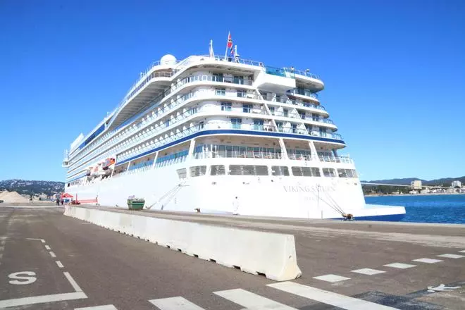 Vídeo: El port de Palamós rep el primer creuer de la temporada a la Costa Brava, que portarà 53.000 passatgers i 61 escales