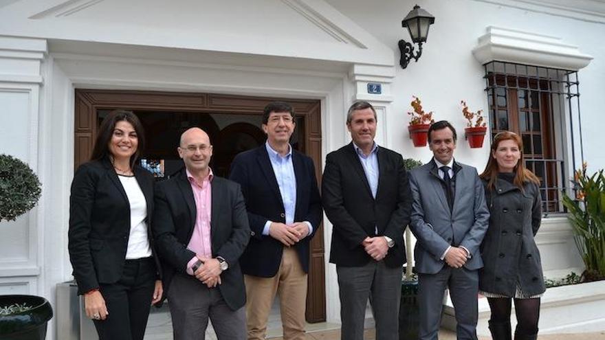 El presidente de Ciudadanos, Juan Marín, visitó el Ayuntamiento de Mijas.