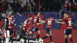 Futbolistas de Osasuna celebran un gol en la temporada 2022-23.