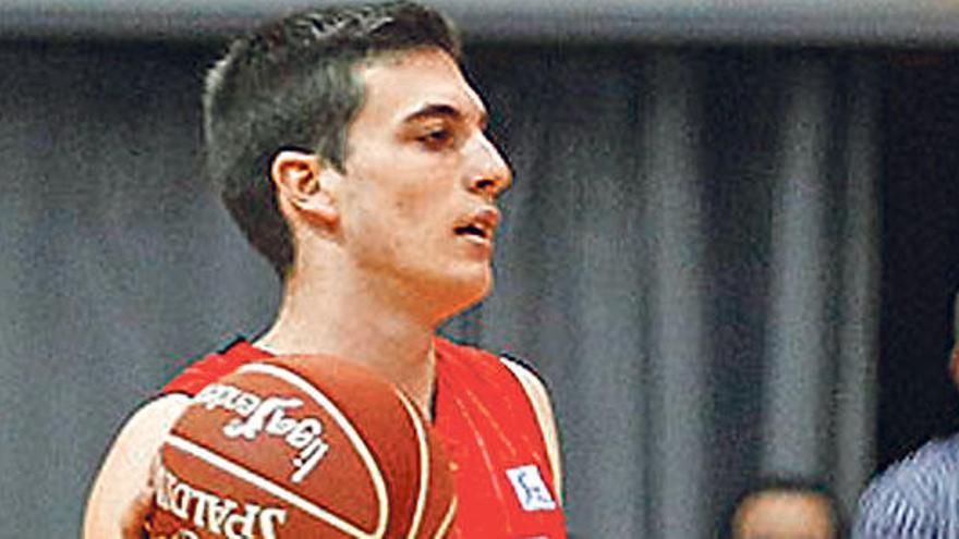 Sergi García durante su debut en la ACB con el CAI.