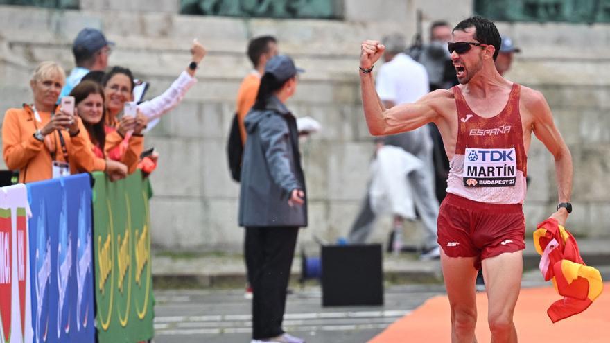 El ciezano de adopción Álvaro Martín hace historia con un oro mundial en marcha