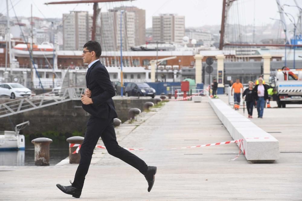 El Concello instala el banco de protección de la Marina