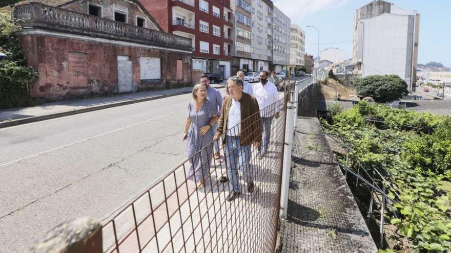 La conselleira Ethel Vázquez visitó la zona de actuación junto al alcalde de Pontevedra. |   // FDV