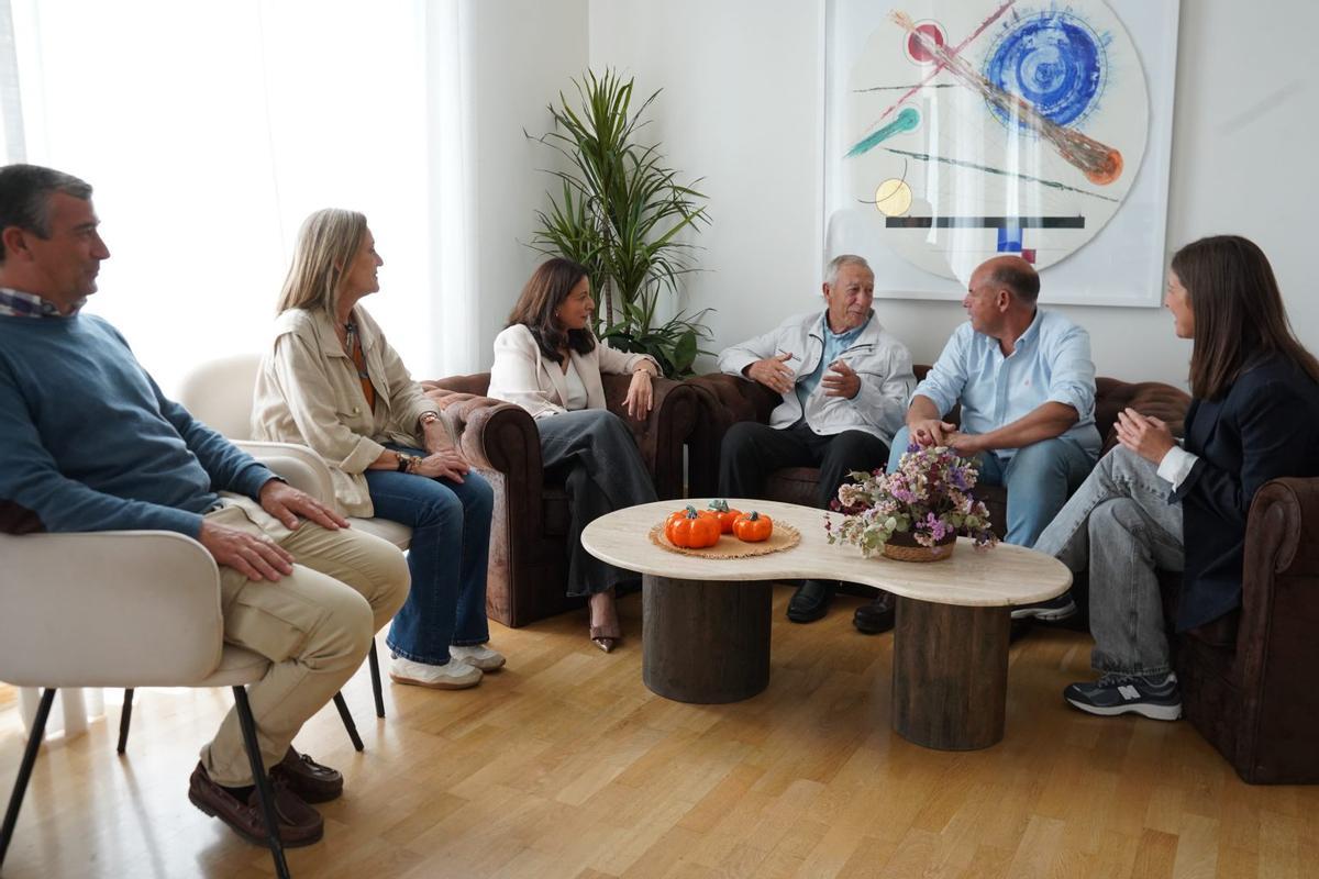 García-Margallo, junto a la alcaldesa Elisabeth Medina, en el consistorio.
