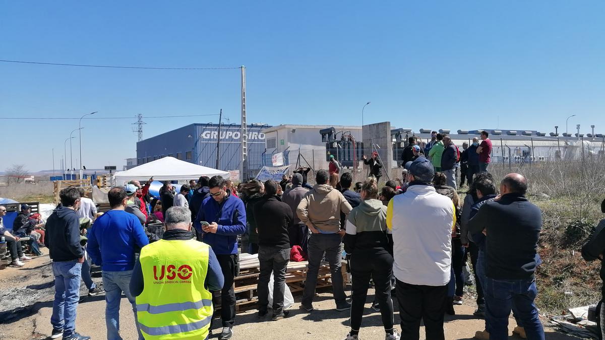 Trabajadores de la planta, en la asamblea informativa sobre la nueva oferta