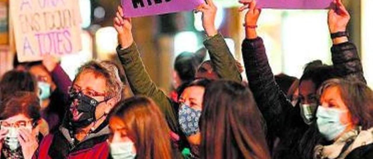 Reivindicació en femení.