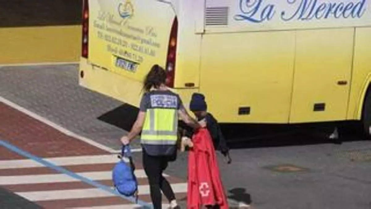 Amnistía Internacional exige a López Miras que no cierre la puerta a los menores de Canarias