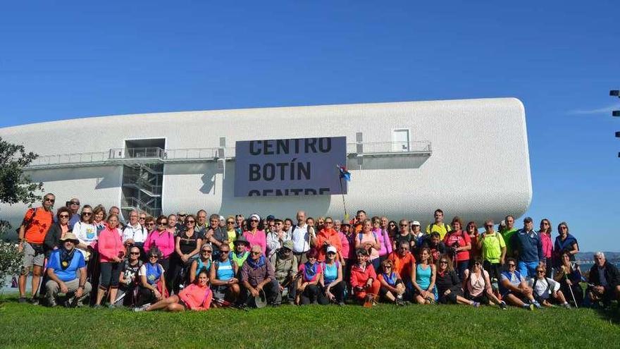 La Asociación de Amigos del Camino de Santiago recorre dos etapas en Cantabria