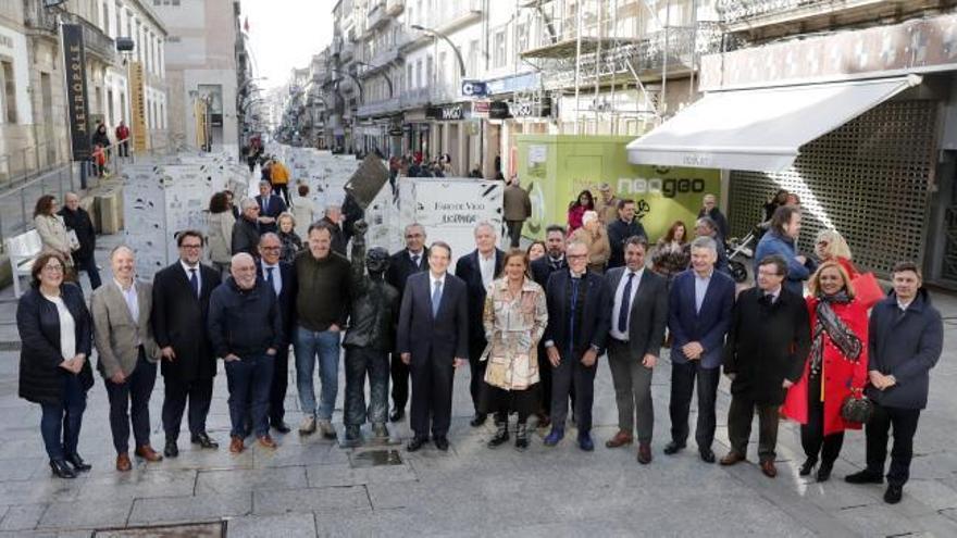 Homenaje a Gogue y a Davila en la inauguración de la exposición de sus viñetas en Vigo