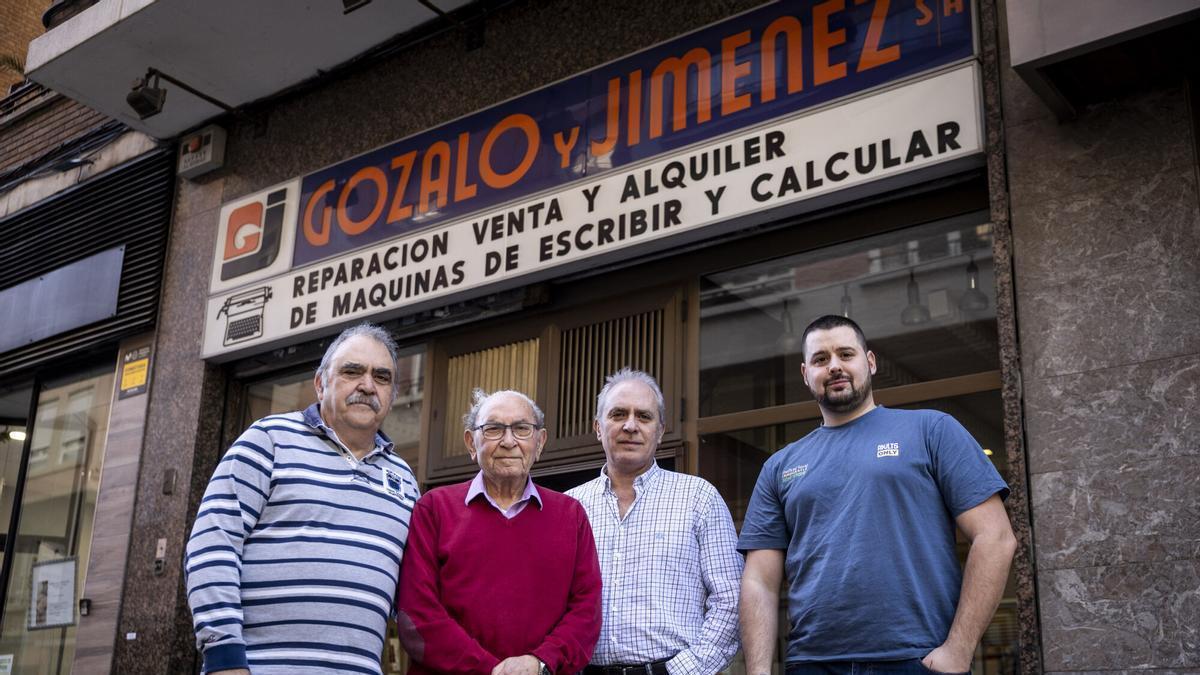 Gozalo y Jiménez S. L., una tienda de reparación de máquinas de escribir en Zaragoza única en su especie