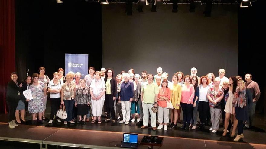 El teatro de Son Servera acogió ayer la presentación del curso.