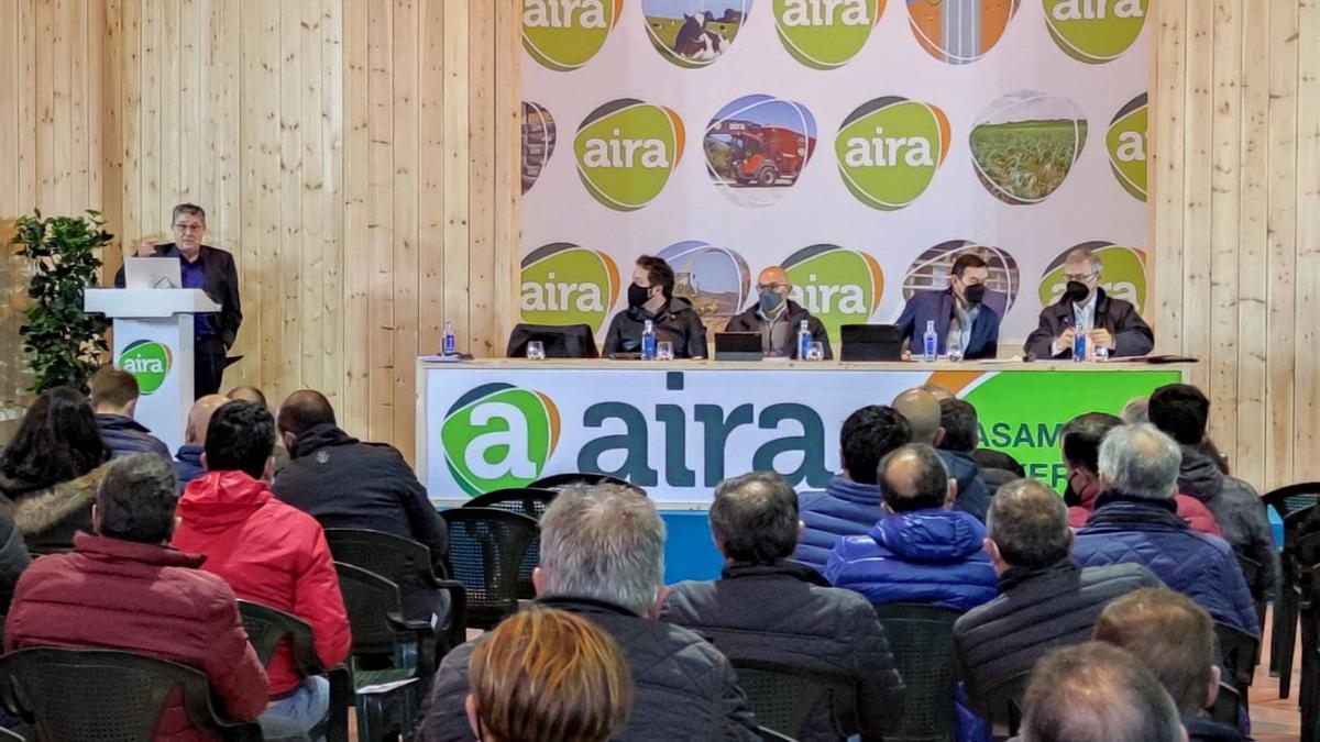 La cooperativa celebró su asamblea este miércoles en el polideportivo de Taboada.