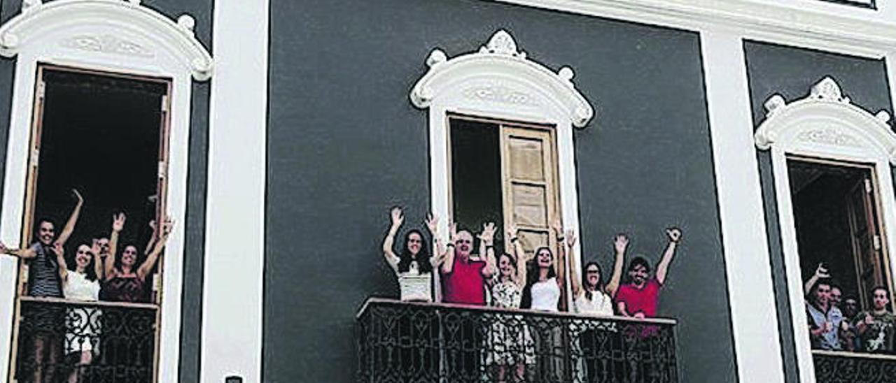 Ulrich Brandner (c.) y los trabajadores de Cib labs, en la sede de Gran Canaria.