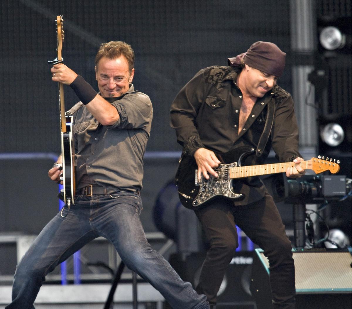 Bruce Springsteen y Steve Van Zandt, trabajando en julio de 2009.