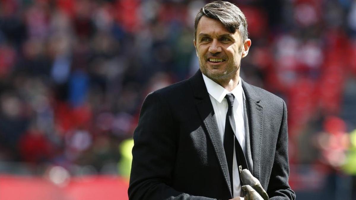 Paolo Maldini vuelve al Milan diez años después de su retirada