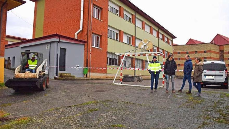 Siero invierte 27.429 euros en la pista del colegio de El Cotayu