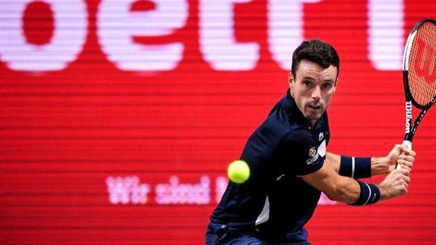 Auger Aliassime aparta a Bautista de la final en Colonia