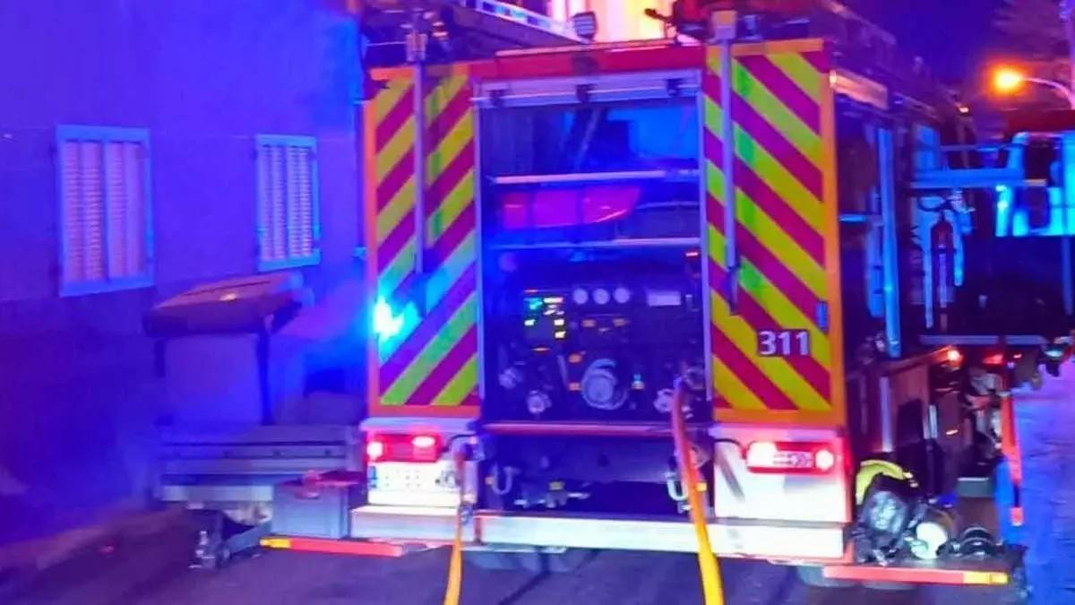Feuer-in-Cala-Ratjada-Polizisten-au-er-Dienst-retten-Mann-aus-brennender-Wohnung