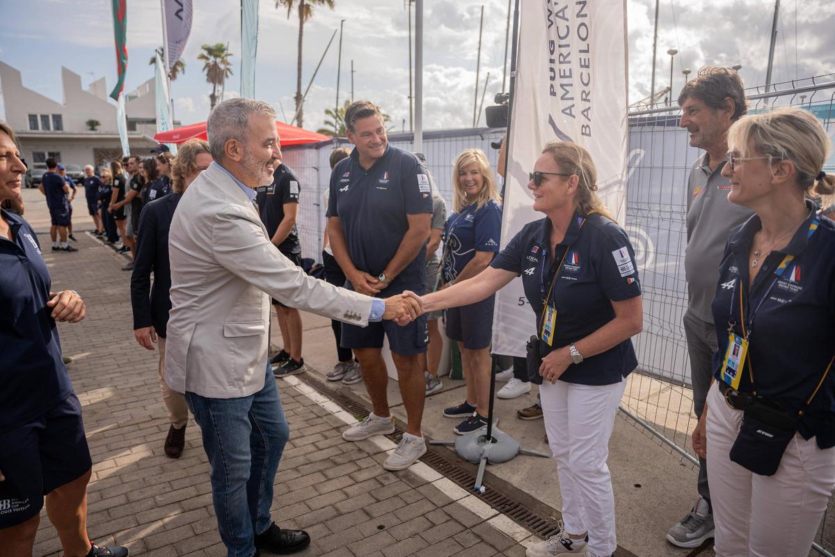 Jaume Collboni visita los equipos Youth y femenino de la Copa América