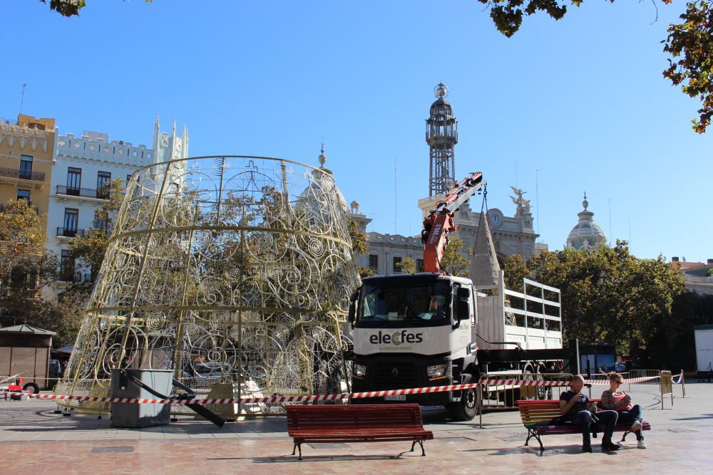 Montaje del árbol de navidad del ayuntamiento