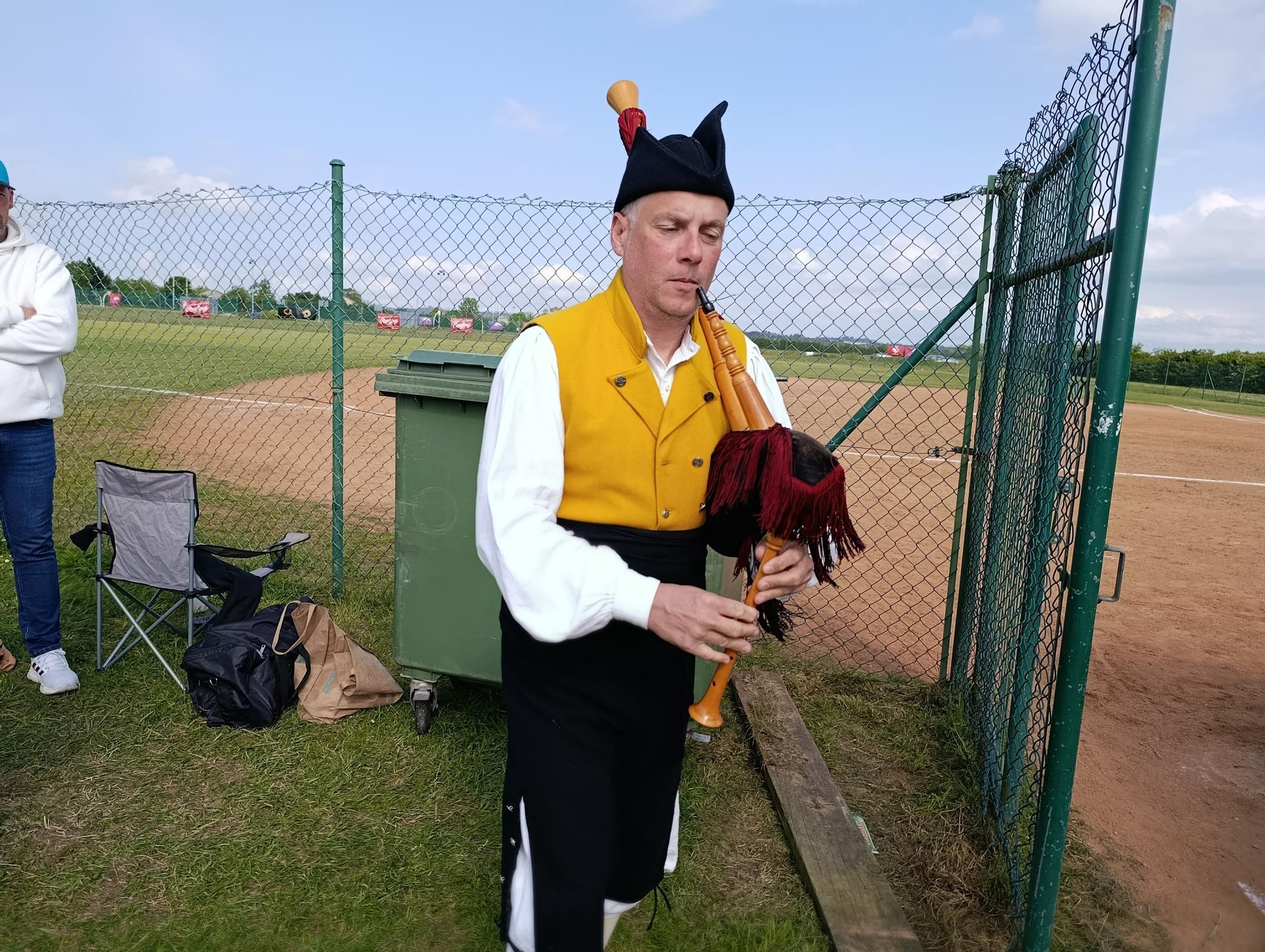 El campeonato Europeo de la Pony League de Béisbol batea en Llanera