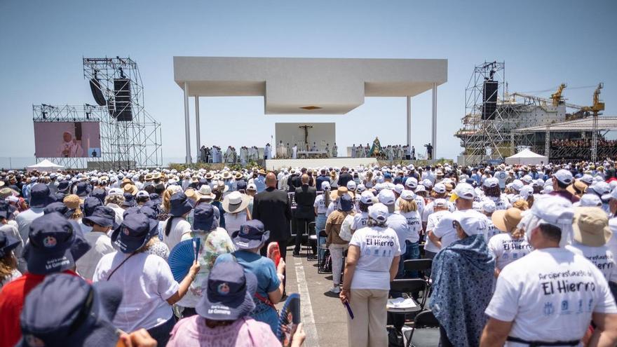 Pope Leo XIV’s Mass in Santa Cruz de Tenerife Trebled the City’s Attendance