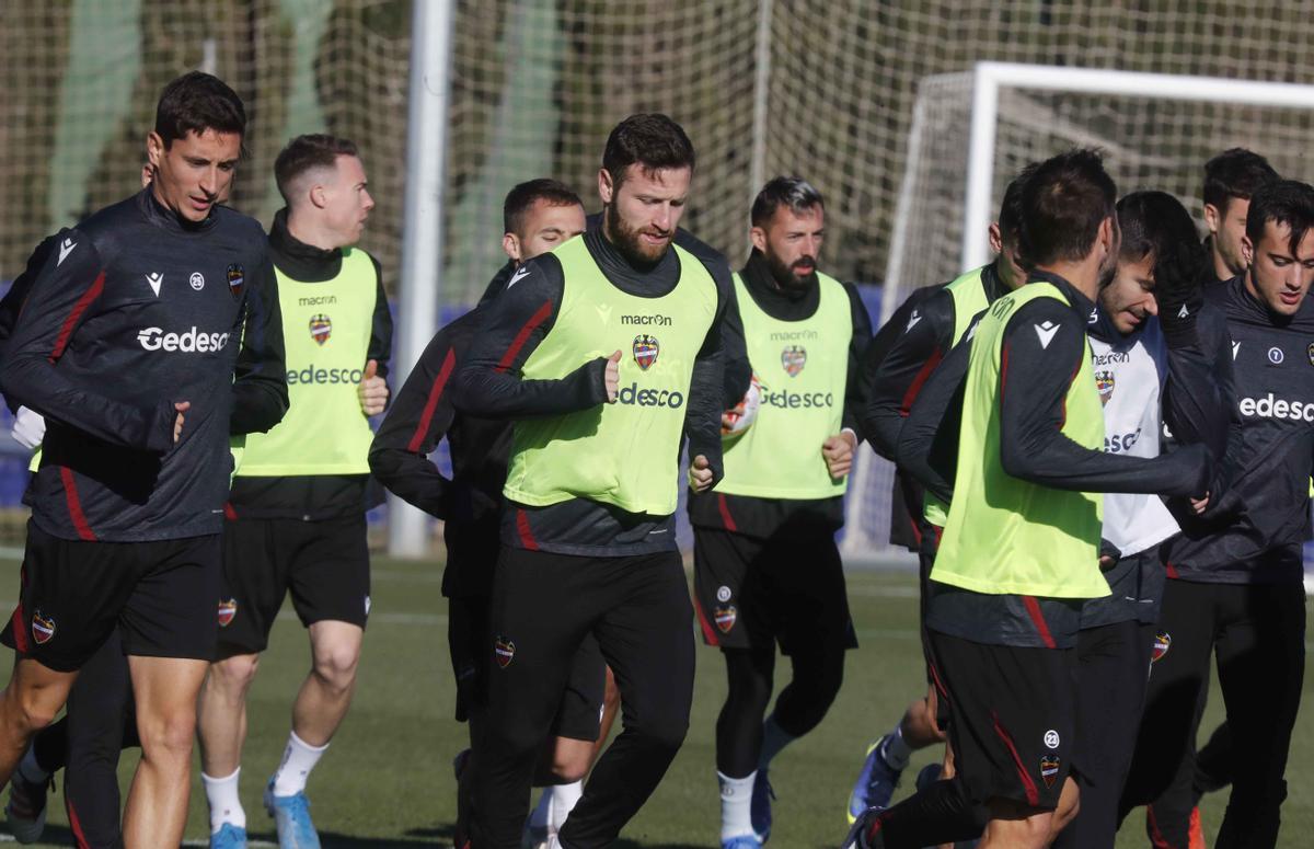 Último entrenamiento del Levante antes de viajar a Melilla
