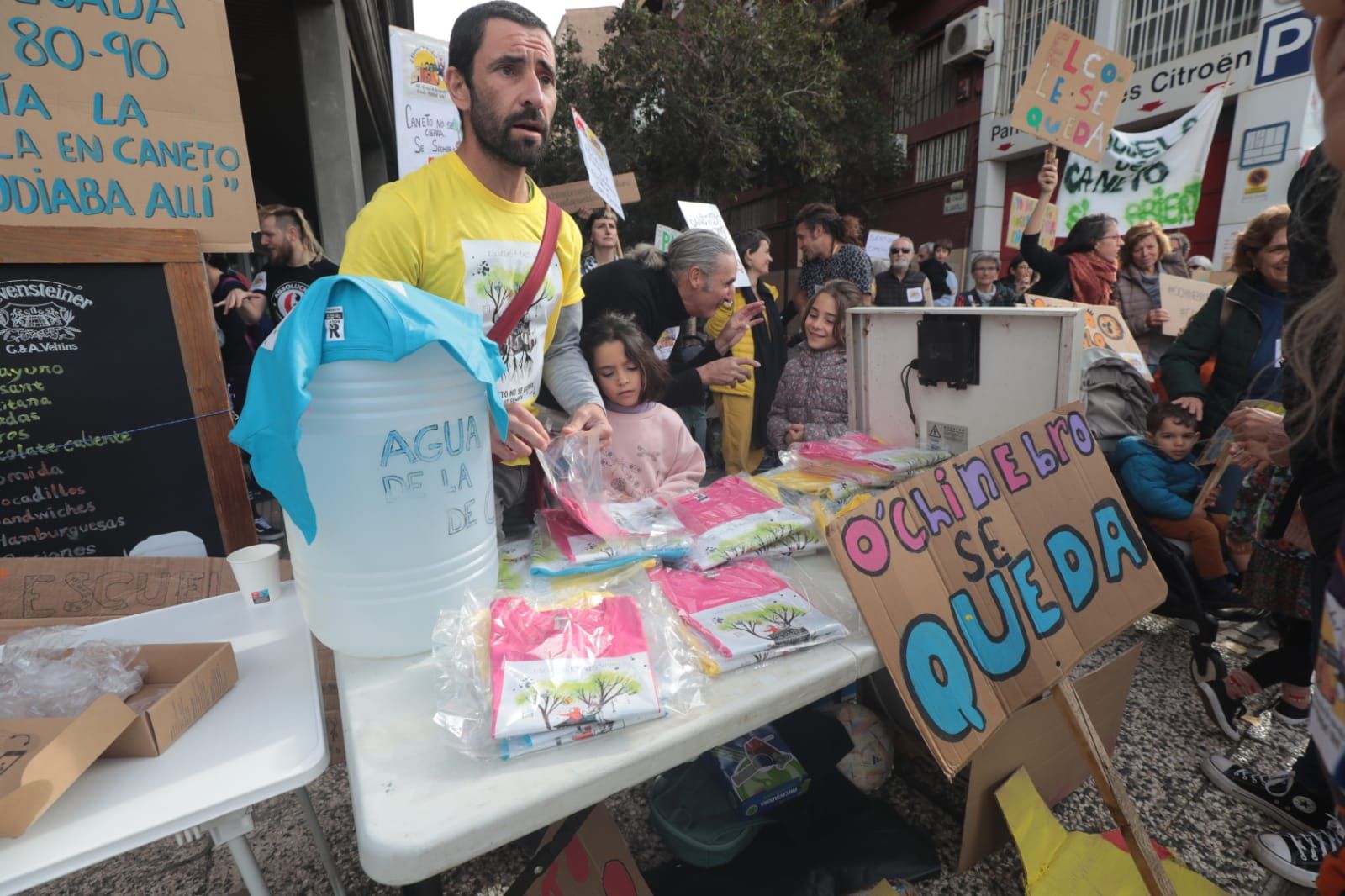 Así ha sido la concentración por el colegio de Caneto en Zaragoza