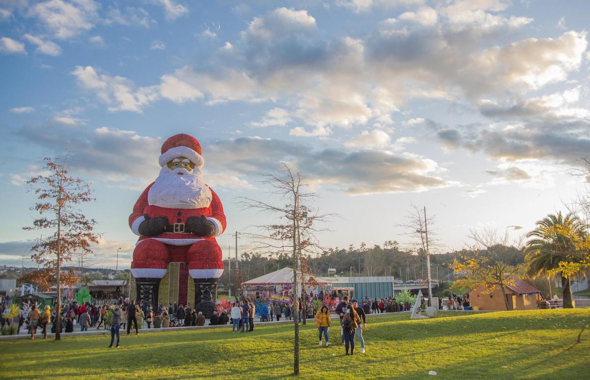 Uno de los municipios de Portugal presume del mayor Papá Noel del mundo.