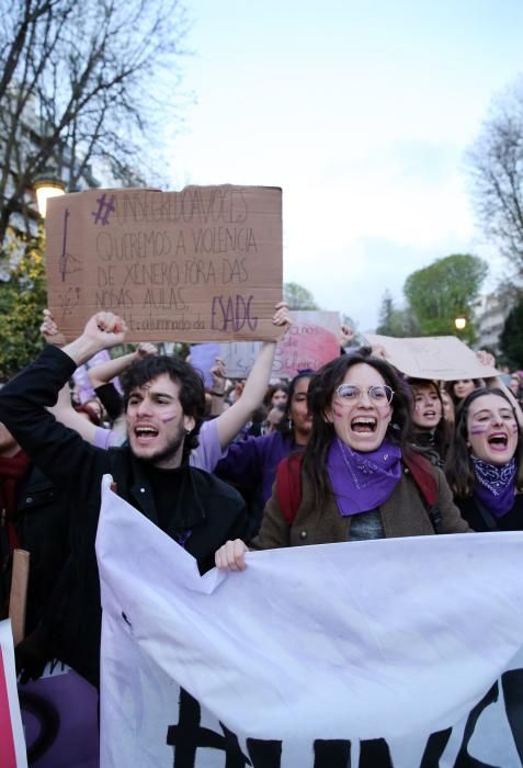 Decenas de miles de viguesas y vigueses vuelven a manifestarse este 8M para reclamar cambios en el sistema.