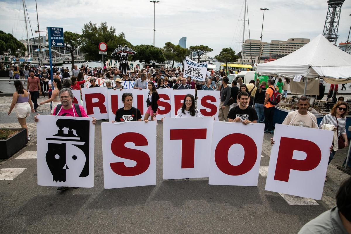 Protesta Examples Protesta contra los cruceros en Barcelona | FOTOS