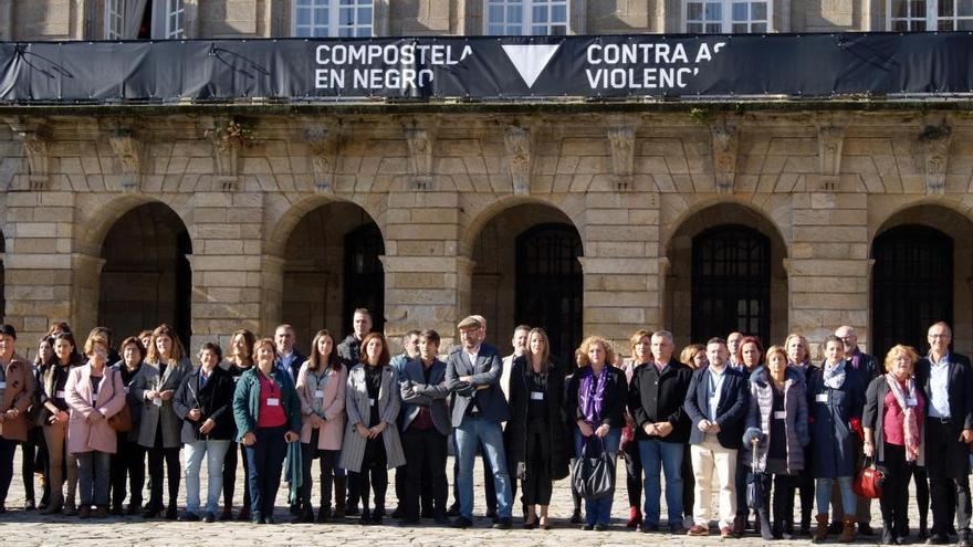 Los 70 representantes municipales congregados en Santiago. // Concello