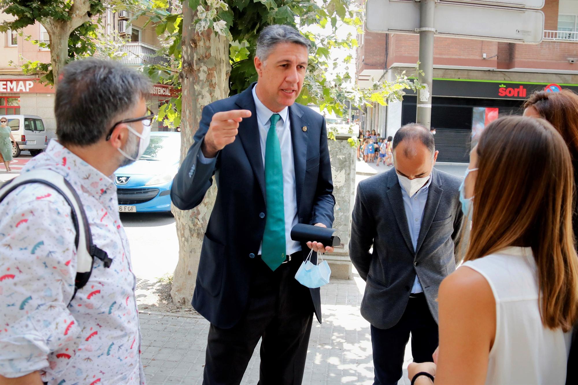 Xavier Garcia Albiol conversa con periodistas a la salida de los juzgados tras declarar por el caso de las antenas de telefonía móvil.