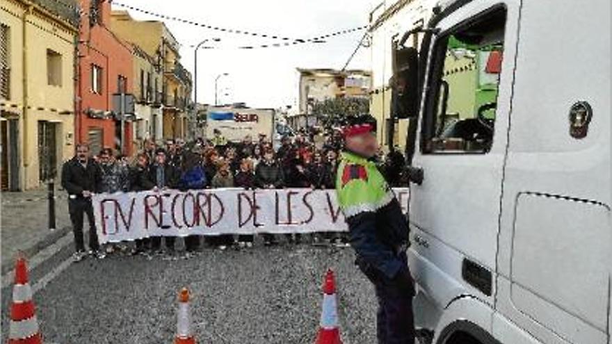 Prou Camions a la N-II és una de les plataformes que usa &quot;Change.org&quot; per fer sentir la seva veu.