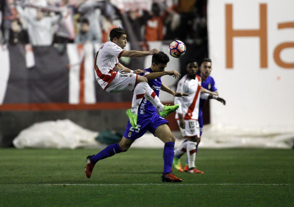 El partido entre el Rayo y el Oviedo, en imágenes