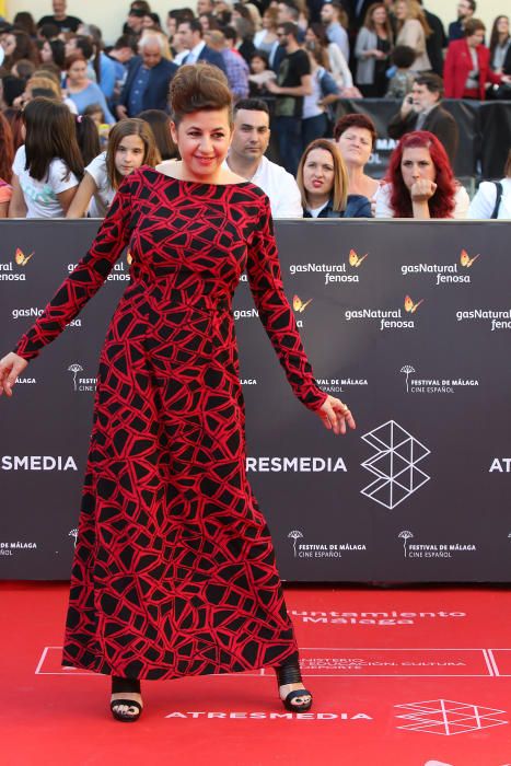 El Festival comienza con el tradicional baño de masas de los actores y actrices en la alfombra roja de la gala inaugural del certamen