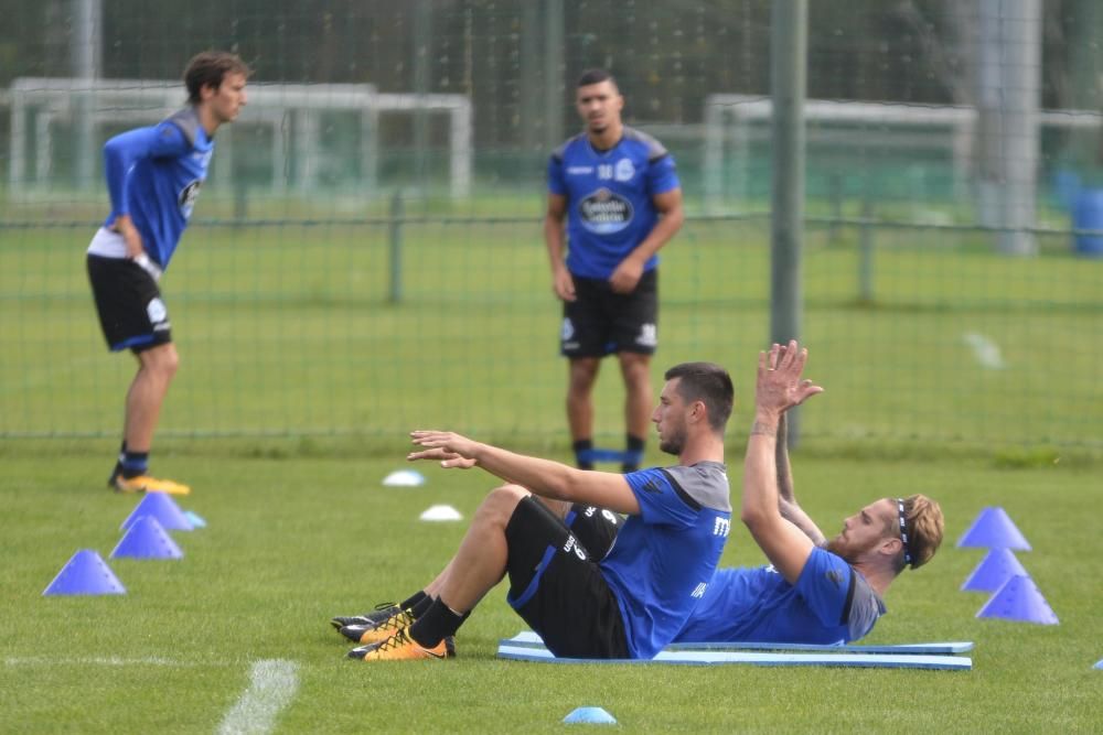 El internacional suizo se ha reincorporado este martes a los entrenamientos del Deportivo para preparar el partido ante la Real Sociedad.