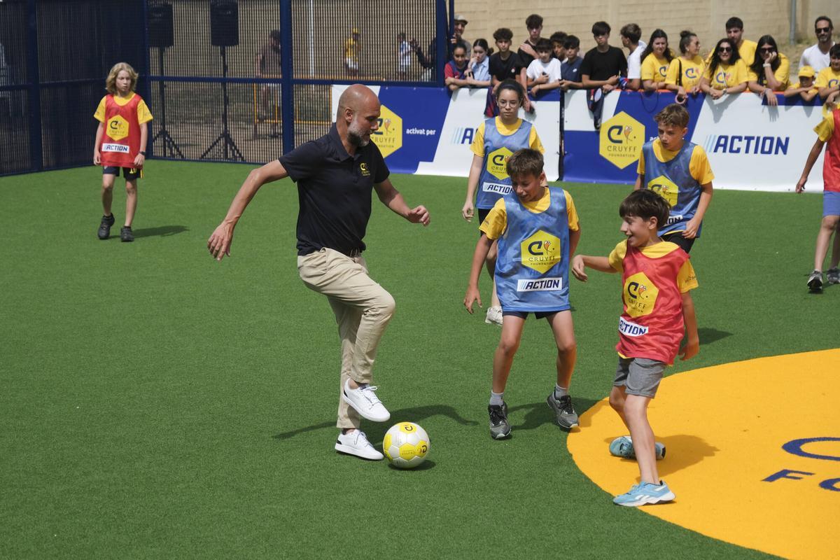 Imatges de la inauguració de la Cruyff Court de Pep Guardiola a La Salle de Manresa Imatges de la inauguració de la Cruyff Court de Pep Guardiola a La Salle de Manresa