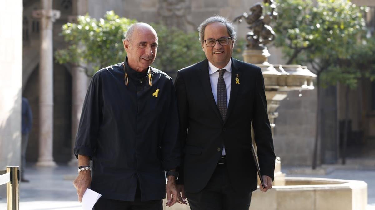 Lluís Llach y Quim Torra, este martes, en el Palau de la Generalitat.