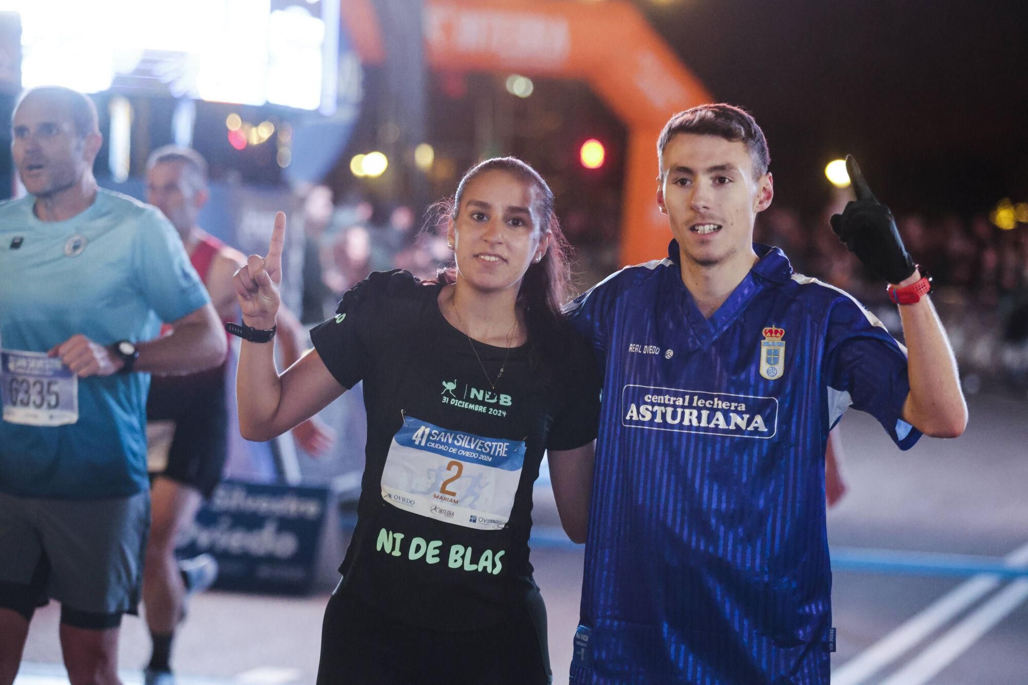 EN IMÁGENES: Alejandro Onís y Mariam Benkert saltan del segundo al primer puesto en la San Silvestre de Oviedo