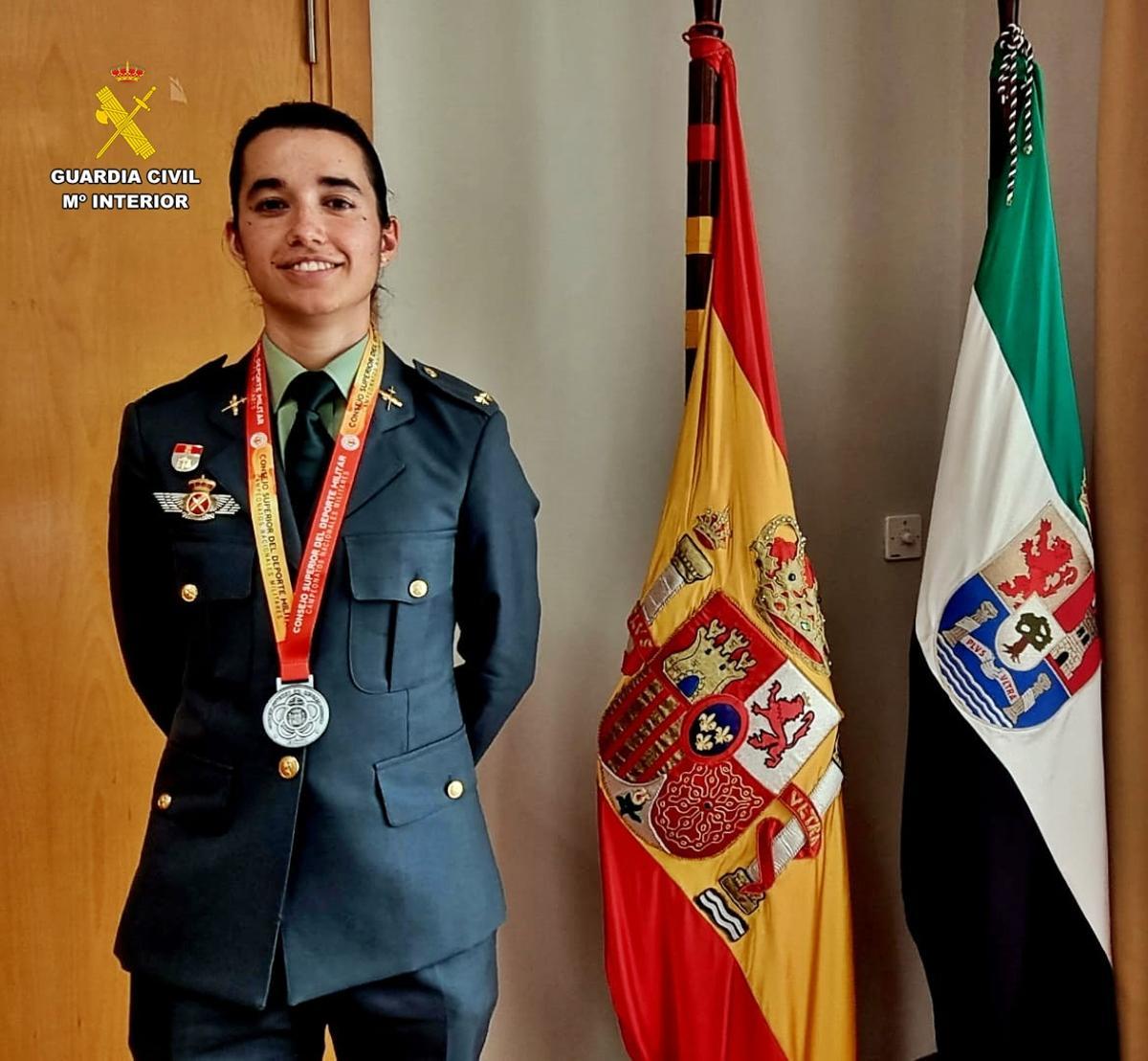 Ganadora de la medalla de plata en la modalidad esquí alpino del Campeonato Nacional Militar de Esquí